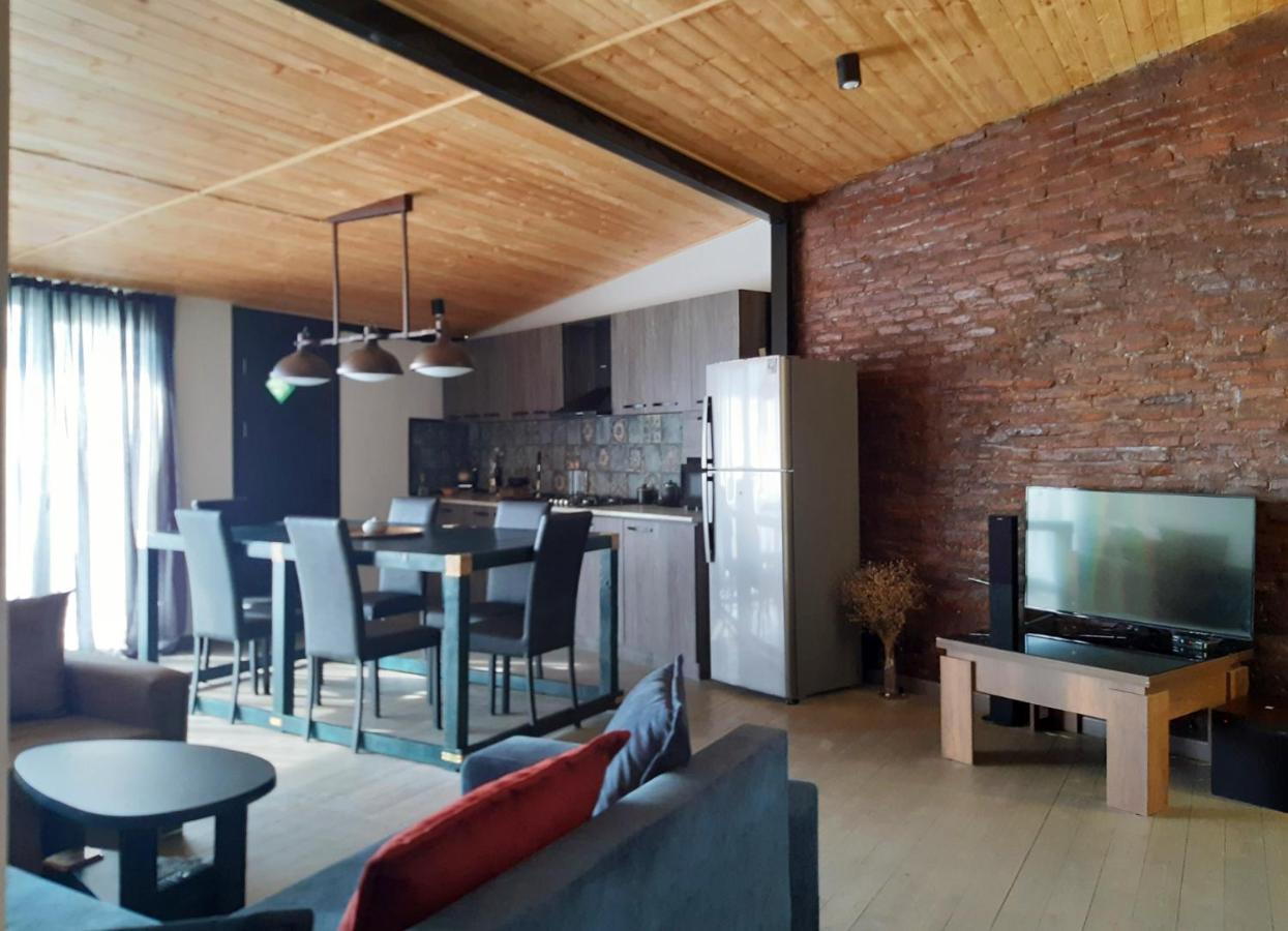 View Apartment Tbilisi Bagian luar foto